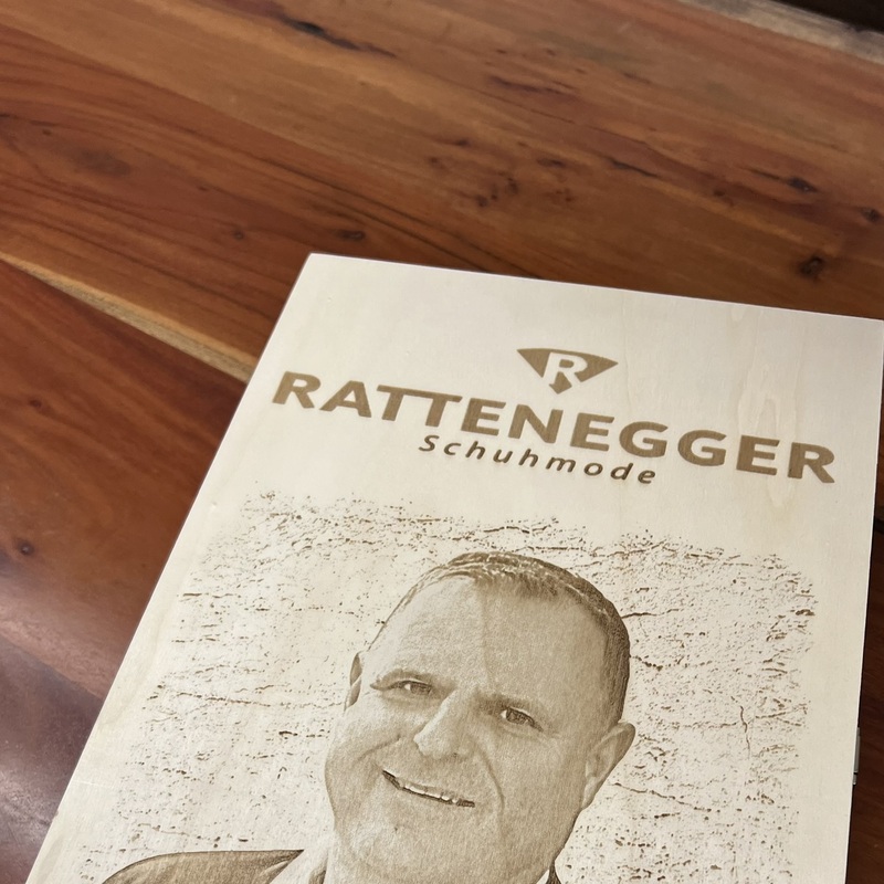 #9
ohne Text mit Collage 2-3 Fotos

60€